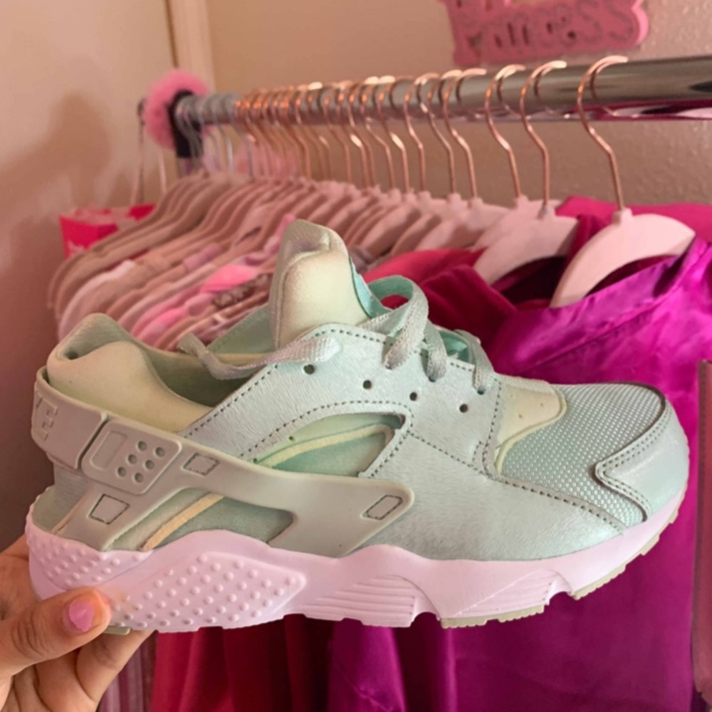 Nike huaraches mint